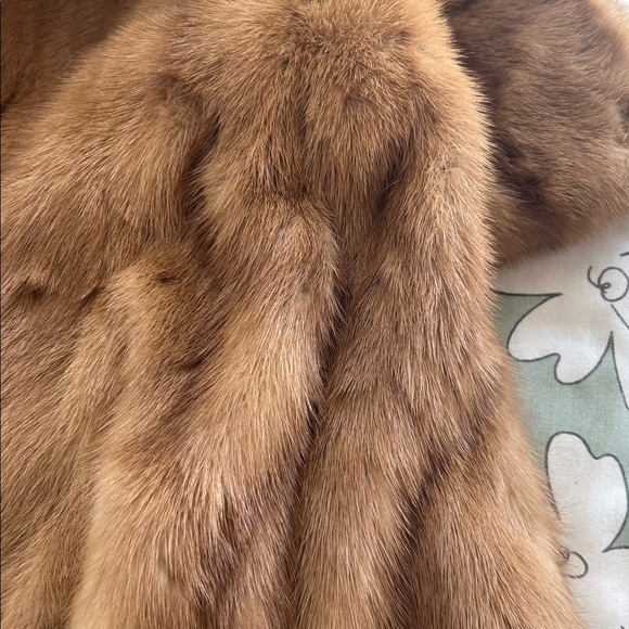 Vintage Furs by Pollans Women’s Blonde Mink Fur Coat Warm Luxury Outdoors M/L - Picture 15 of 15